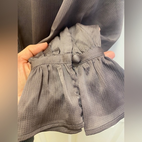 NWT Ann Taylor Beautiful Silky Blouse Size M - Picture 6 of 8